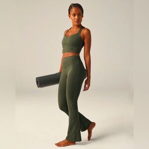 Beyond Yoga Strive Bootcut Pant M in Modern Olive NWT